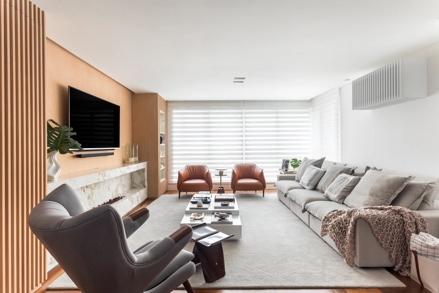 Apartamento PB / Gabriela Casagrande Arquitetura - Edifício De Apartamentos, Cadeira, Mesa