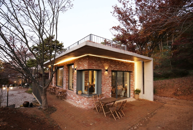 Cafe Piora / studio_GAON - Fotografía exterior, Café, Puerta