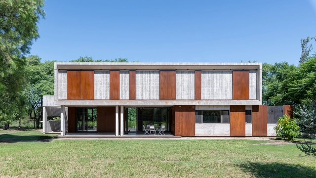 Casa en Villa Allende / Santiago Viale - Fotografía exterior, Casas, Puerta, Fachada
