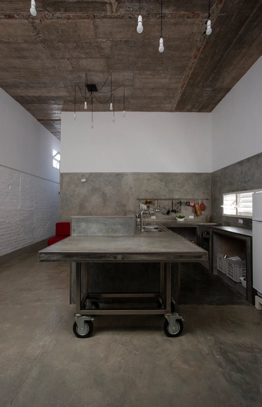 El Apartamento / Albor Arquitectos - Fotografía interior, Apartamentos, Cocina, Fijación Vigas, Mesas, Bancas