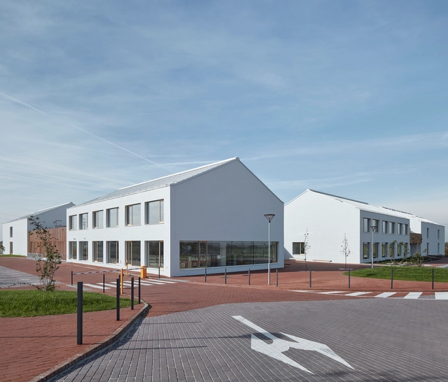 Escuela primaria Amos / SOA Architekti - Fotografía exterior, Escuela Primaria, Fachada