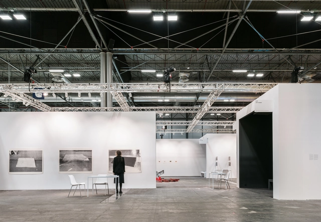 Instalación It's just a matter of time ARCOmadrid 2020 / Angela Juarranz - Fotografía interior, Instalación, Fijación Vigas
