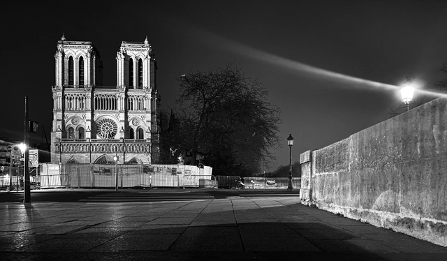 Las calles vacías y solitarias de París, bajo el lente de Erieta Attali - Imagen Principal