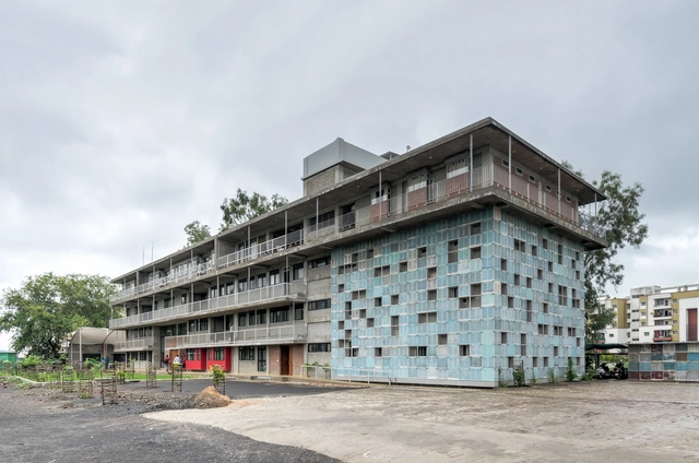 Edificio de la Fundación Eklavya / Biome Environmental Solutions - Fotografía exterior, Edificio De Oficinas, Fachada