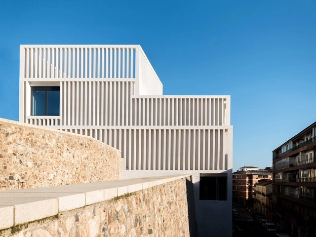 Museo de Arte Contemporáneo Helga de Alvear / Emilio Tuñón Arquitectos - Fotografía exterior, Museo, Fachada