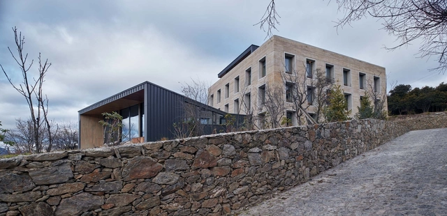 梅里雪山既下山酒店 / 赵扬建筑工作室 - 建筑图, 酒店, 表皮