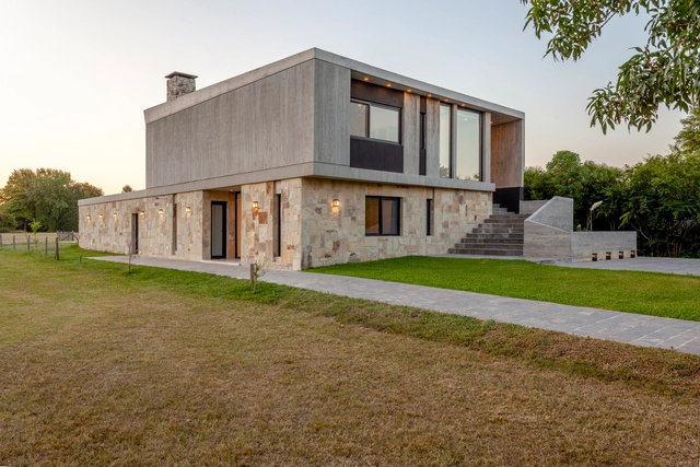 Casa al Golf / Adolfo Bavio Arquitectos - Fotografía exterior, Casas, Puerta, Fachada, Escaleras