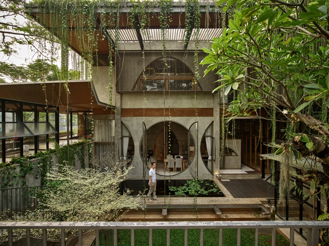 Guha  / Realrich Architecture Workshop - Exterior Photography, Houses, Courtyard, Arch, Fence