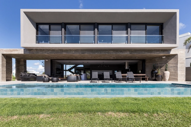 Casa F77 / Martin arquitetura + engenharia - Fotografia de Exterior, Casas, Aido, Fachada, Cadeira