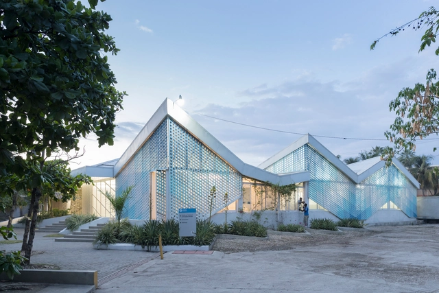 GHESKIO Cholera Treatment Center / MASS Design Group - Exterior Photography, Healthcare Architecture, Garden