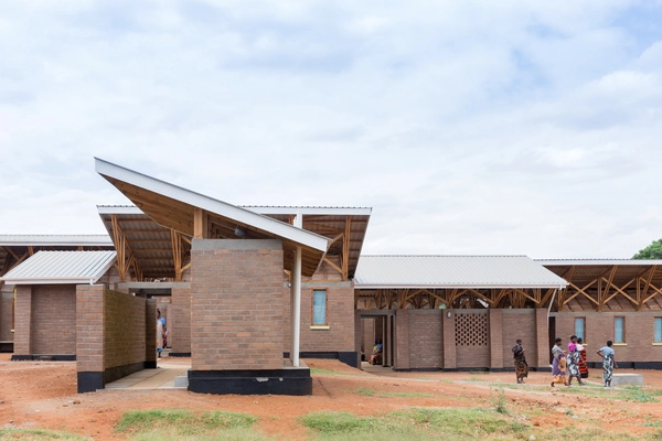 Aldea para la espera de la maternidad / MASS Design Group - Fotografía exterior, Edificios De Salud