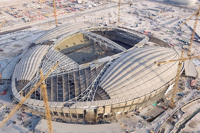 Arquitetura, forma e trabalho: reflexões sobre Zaha Hadid e as obras do estádio para a Copa 2022 no Qatar - Imagem de Destaque