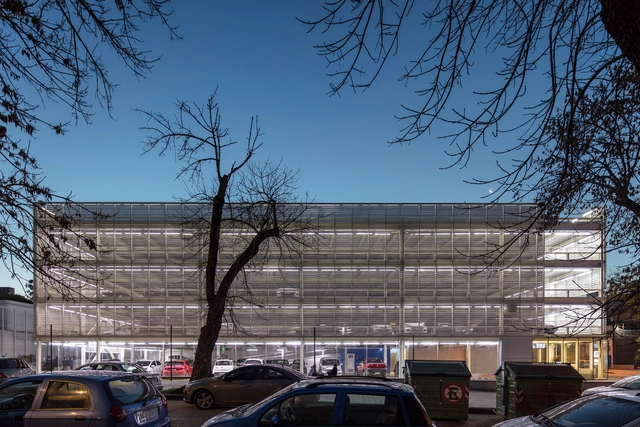 Parking UCU / MAPA - Fotografía exterior, Estacionamiento, Fachada