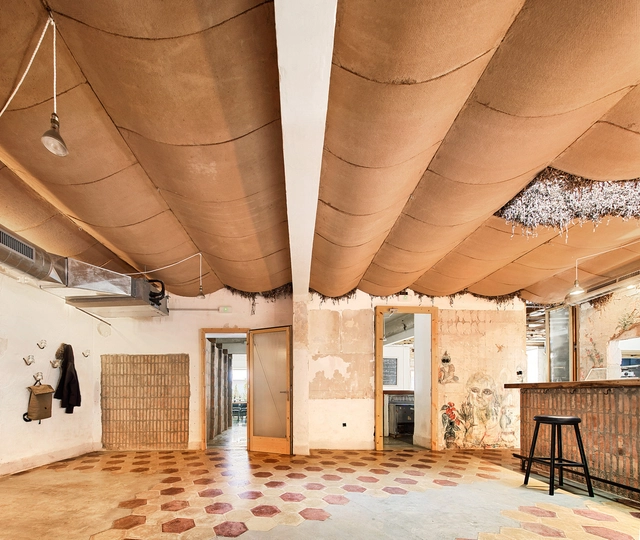 Can Lliro Coffee-Concert Refurbishment / Aulets Arquitectes + Carles Oliver - Interior Photography, Adaptive Reuse, Beam, Column, Lighting