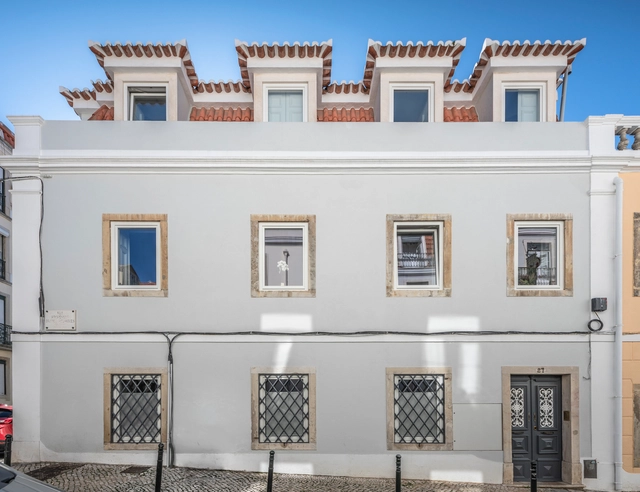 Edifício na Rua de São Marçal  / SIA arquitectura - Fotografia de Exterior, Renovação, Porta, Fachada, Balcão, Arco