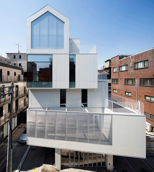 “雪5319”居家工作室，小巷中叠加的白色体块 / UTAA  - 建筑图, 办公设施, 表皮
