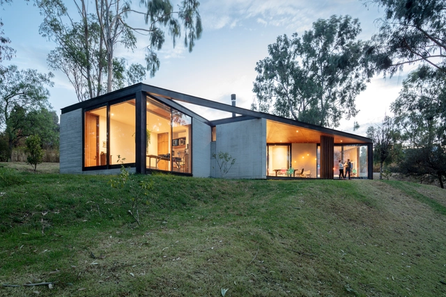 Residência entre bosques / Diez + Muller Arquitectos - Fotografia de Exterior, Casas, Fachada
