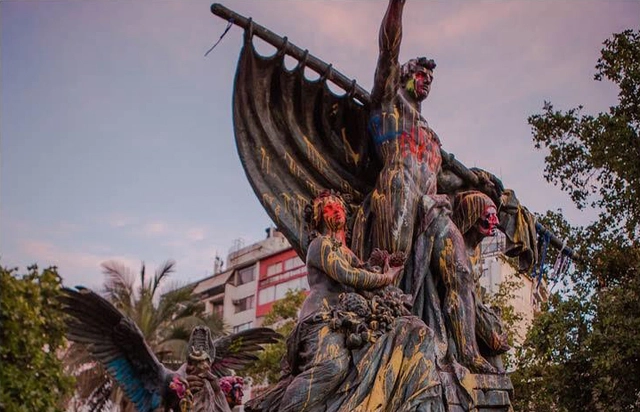 Podcast "El estado de las cosas": reflexiones sobre monumentos y casas en Chile - Imagen Principal