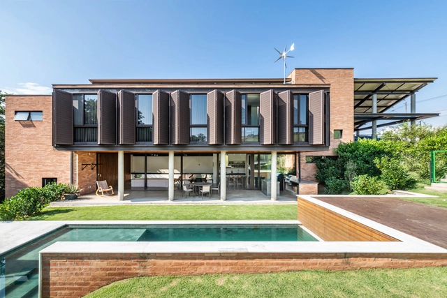 Casa Valinhos / Bernard Leroux Arquitetos - Fotografia de Exterior, Casas, Jardim, Fachada, Cadeira