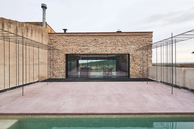 Una casa de pueblo / Atheleia Arquitectura - Fotografía exterior, Remodelaciones, Patio interior, Fachada, Puerta