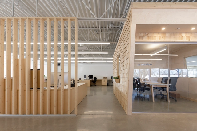 Les Éditions Passe-Temps Offices / Quinzhee Architecture - Interior Photography, Renovation, Table, Chair