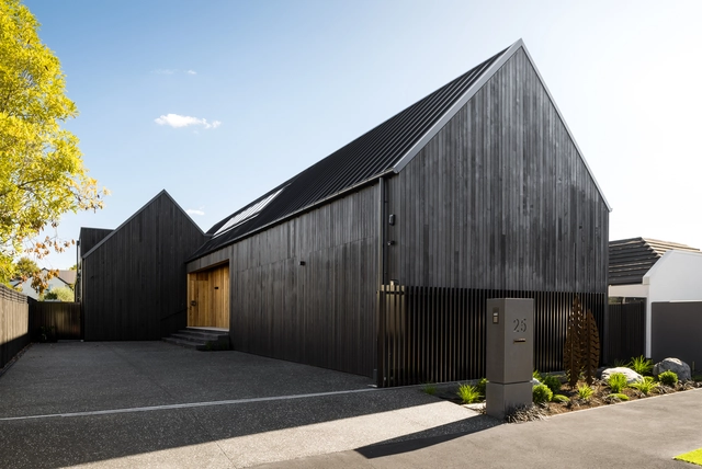 Silueta a dos aguas / Young Architects - Casas
