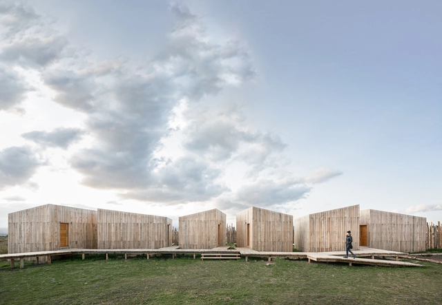 Hotel AKA Patagonia / Pablo Larroulet - Fotografía exterior, Paisaje Y Arquitectura, Fachada, Costa