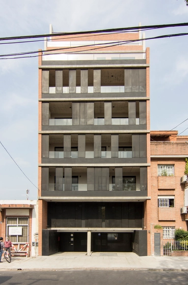 Edificio Griveo / Estudio NDG - Fotografía exterior, Apartamentos, Fachada, Balcón, Puerta