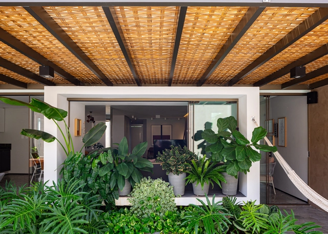 Casa Oásis / Studio Kyze - Fotografia de Interiores, Renovação, Jardim, Fachada, Viga, Iluminação