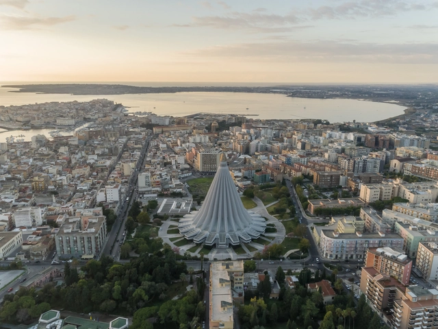 Clásicos de Arquitectura: Santuario de la Virgen de las Lágrimas / ANPAR - Fotografía exterior, Edificios Relogiosos