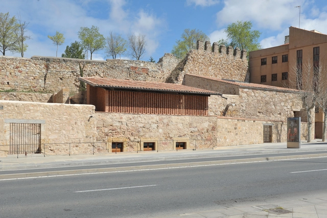 Restauración de tenadas y pozo de nieve del Convento de San Andrés / Sánchez Gil Arquitectos - Fotografía exterior, Restauraciones, Fachada, Arco, Puerta