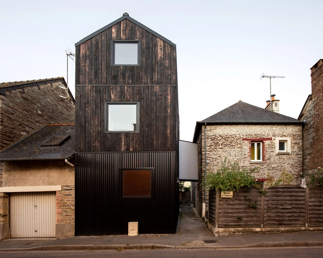 Casa de madera Shou Sugi Ban / Clément Bacle Architecte - Ampliación