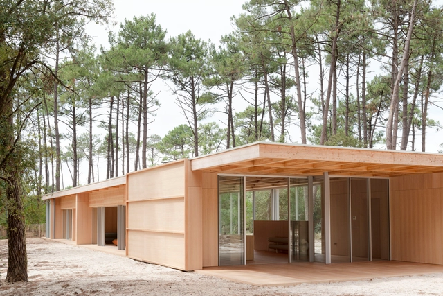 Casa de madera / Nicolas Dahan - Fotografía exterior, Casas, Puerta
