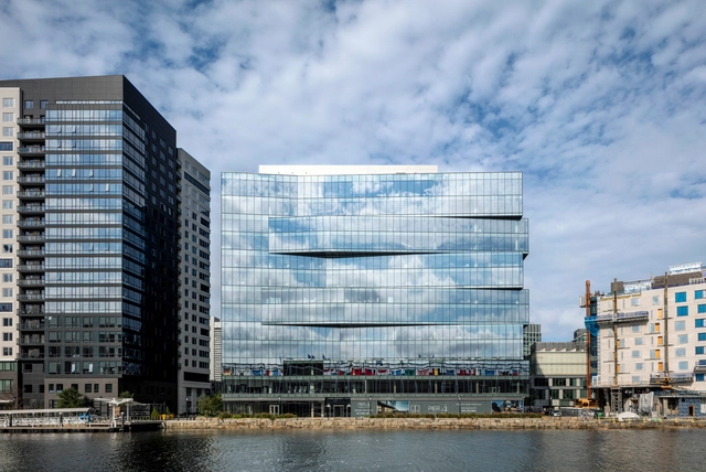 Pier 4 Office Building / Elkus Manfredi Architects - Exterior Photography, Institutional Buildings, Facade