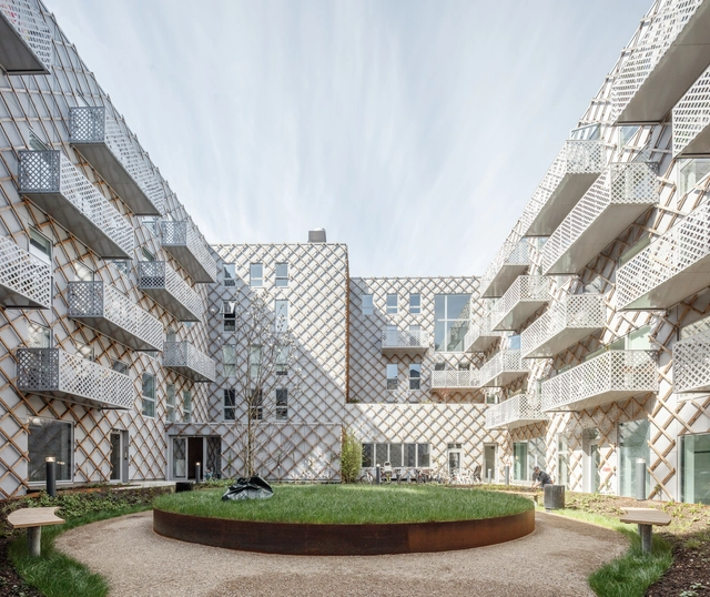 Theodora公寓，嘉士伯啤酒厂储藏室改造 / ADEPT - 建筑图, 改造项目, 庭院, 表皮