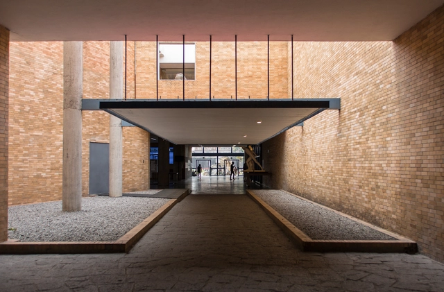 Emilio Canek: "Esta pandemia refuerza el sentido del aprendizaje presencial de la arquitectura" - Imagen Principal
