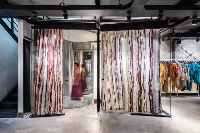 Loja Fernanda Yamamoto / Atelier Danier Corsi - Interiores Comerciais
