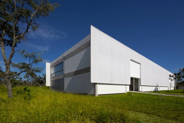 Centro de Manutenção de Equipamentos Científicos / Ceplan + CoGa Arquitetura - Fotografia de Exterior, Centro De Distribuição, Fachada