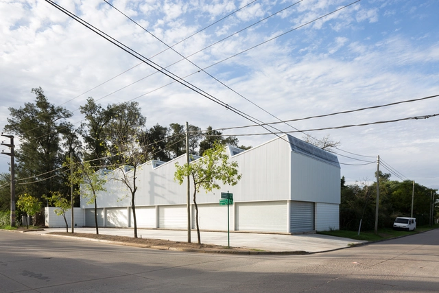 Salas comerciais em Montegrande / Sava Arquitectos - Fotografia de Exterior, Loja