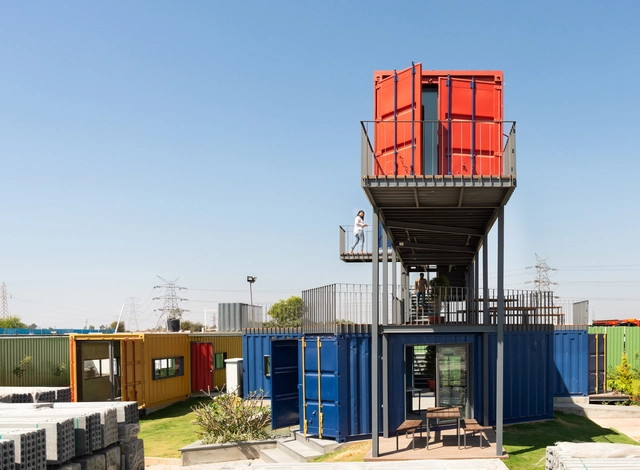 Experiencias llenas de color / Balan and Nambisan Architects - Edificio De Oficinas