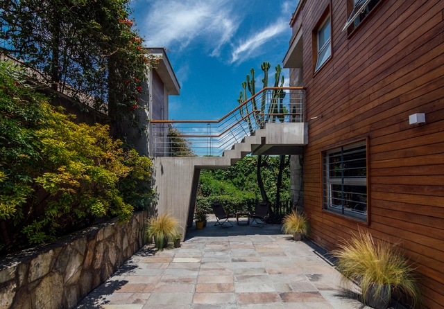 Casa Estudio Casuarinas / Oscar Gonzalez Moix - Fotografía exterior, Interiores De Oficina, Jardín, Fachada, Escaleras, Barandas