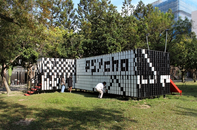 Instalação Caterpilly / Moradavaga - Fotografia de Exterior, Instalações Temporárias