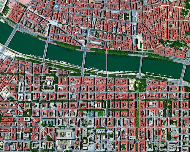 Jardins, parques e bulevares: tipologias de áreas verdes em imagens de satélite - Imagem de Destaque