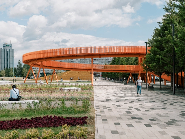 Plaza Azatlyk / DROM - Fotografía exterior, Plaza