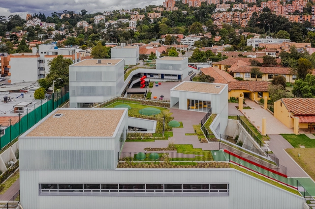 Ampliación Colegio Helvetia Bogotá / El Equipo Mazzanti - Fotografía exterior, Ampliación, Fachada