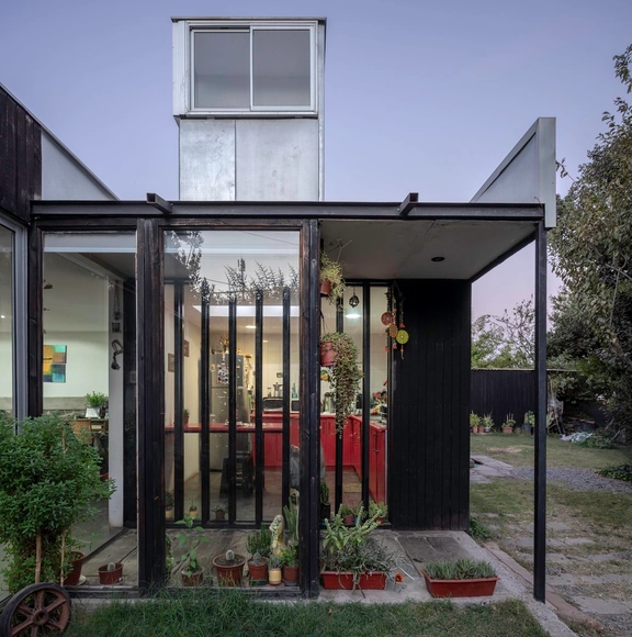 八扇天窗之家 / Paula Aravena + Rodolfo Cañas + Hans Madariaga - 建筑图, 加建项目, 花园, 门