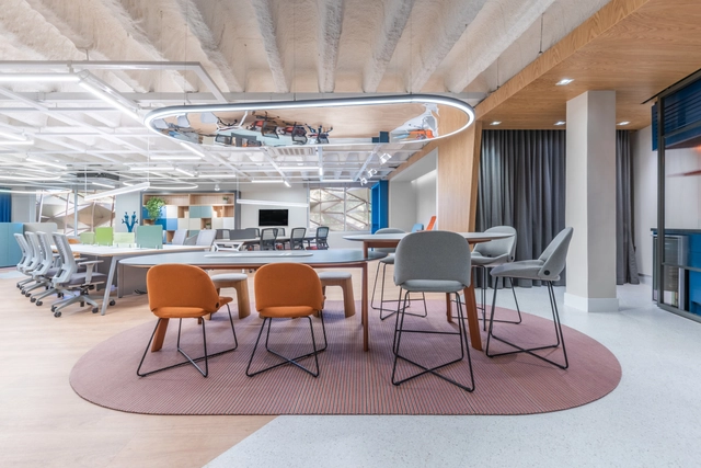 Riccó Hub  / Mombá Arquitetura - Fotografia de Interiores, Escritórios, Cozinha, Viga, Mesa, Cadeira