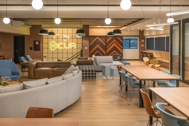Sicur Coworking  / Juliana Trivelato Stefanelli Arquitetura - Fotografia de Interiores, Escritórios, Mesa, Cadeira
