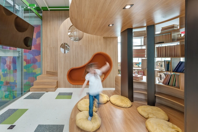 Biblioteca da Escola Umbrella / Savana Lazaretti Arquitetura e Design Sensorial - Fotografia de Interiores, Escolas, Cadeira
