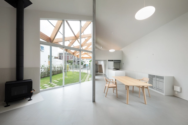 大矶町“大”住宅，半透明屋顶下的空间渗透 / Fumiko Takahama Architects - 室内图, 独立住宅
